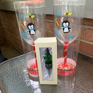 💰 Two wine glasses and bottle stopper